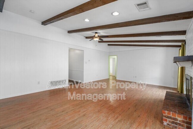 Building Photo - 10057 Woodland Village Dr