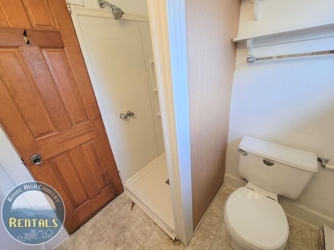 Building Photo - 915 Blowing Rock Rd