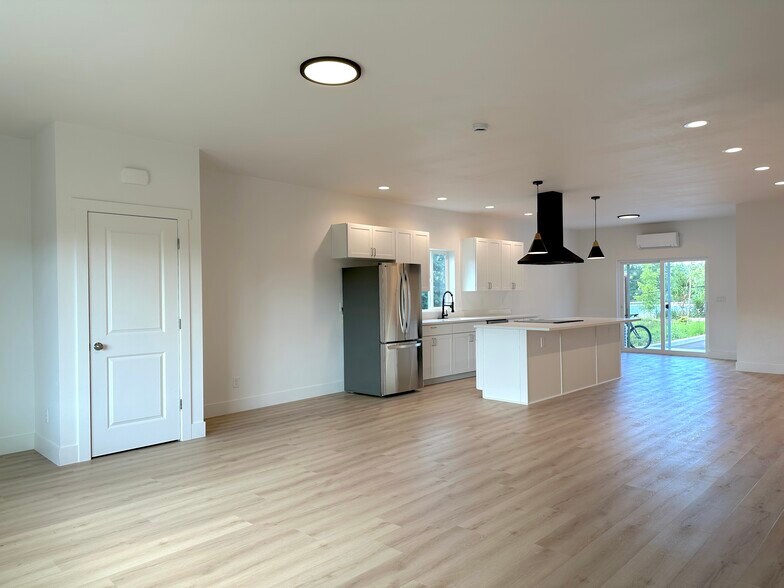 Building Photo - 3021 Harold Dr SE