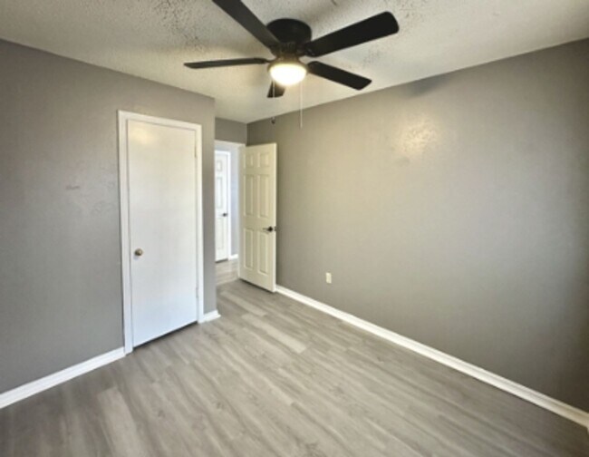 Building Photo - 4 bedroom