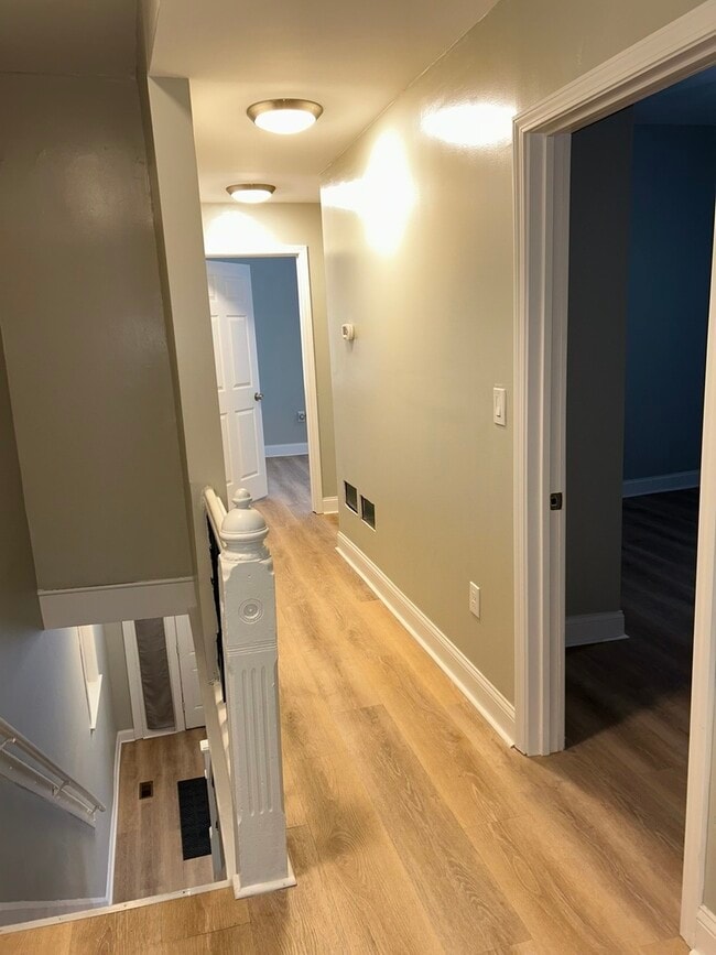 Building Photo - 637 W 59th St