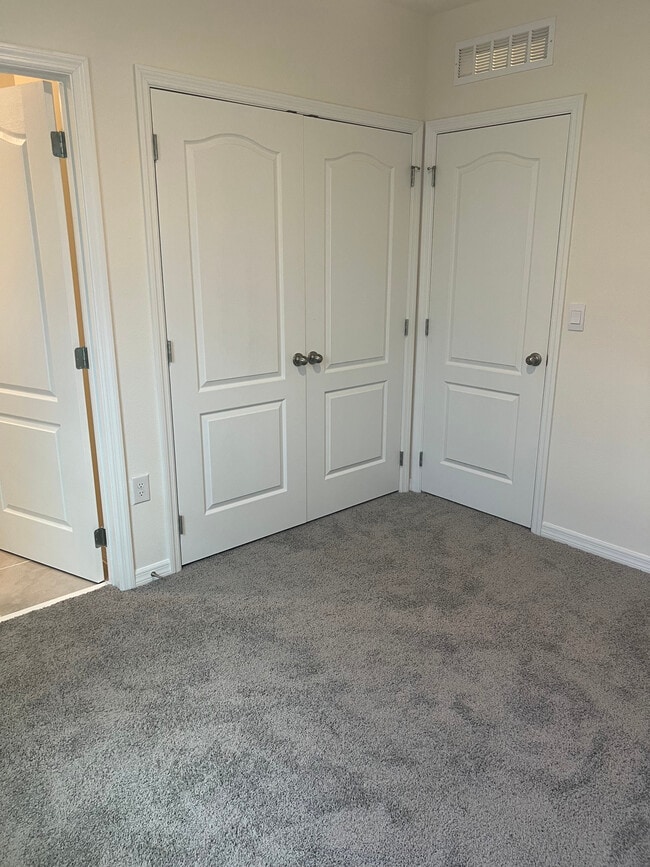 Building Photo - 1375 Isleta Lp