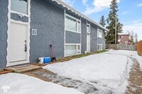 Building Photo - The Single-Family Alternative: 3BD/2BA Triplex Unit with Modern Comforts