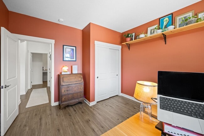 Building Photo - Beautiful Home with Modern Comforts