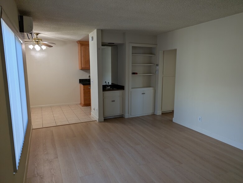 Building Photo - 11927 Iowa Ave