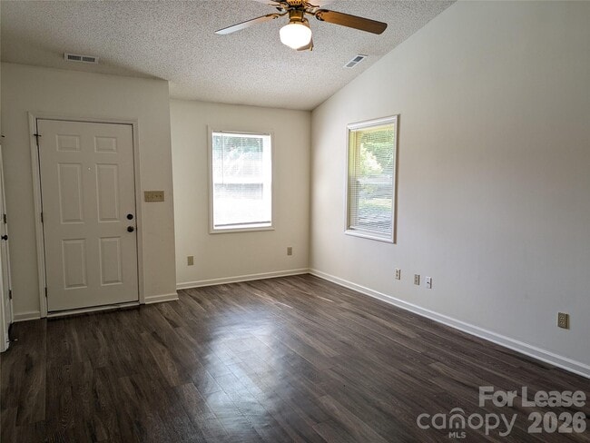 Building Photo - 111 Birdie Ct