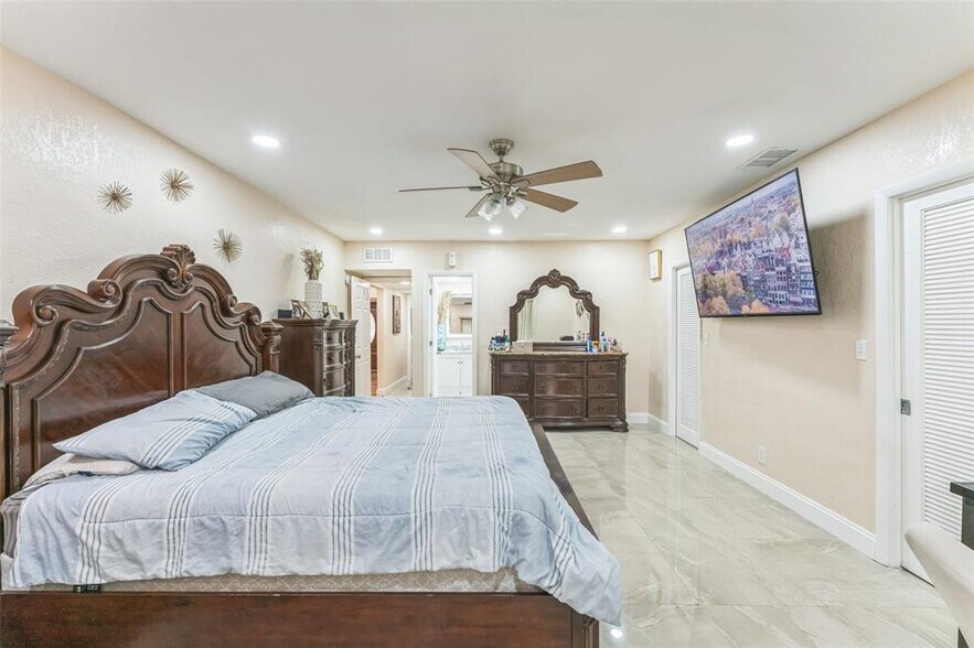 Building Photo - 5706 S Travelers Palm Ln