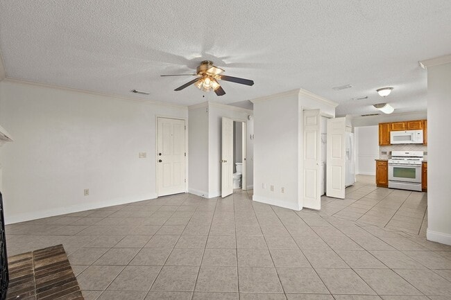 Building Photo - 22919 Garden Canyon Dr