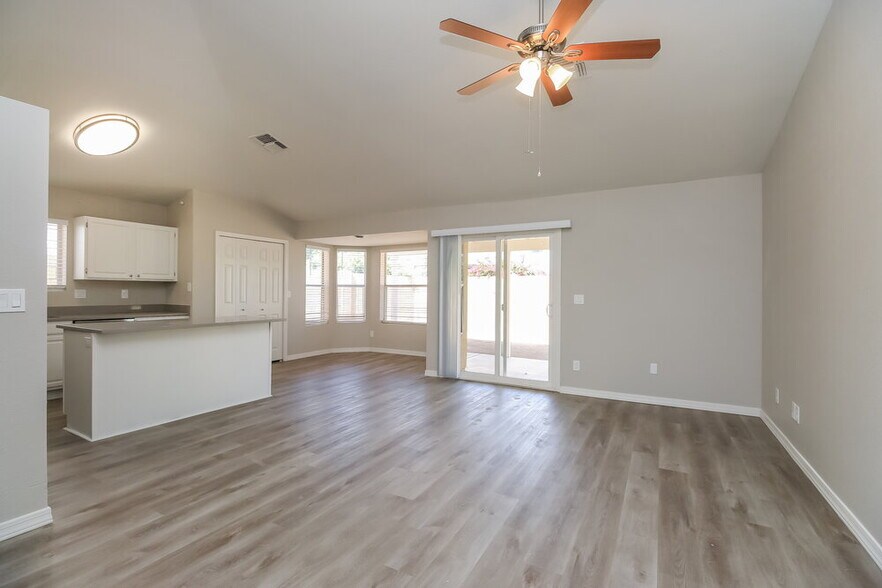 Building Photo - 727 N Sulleys Dr