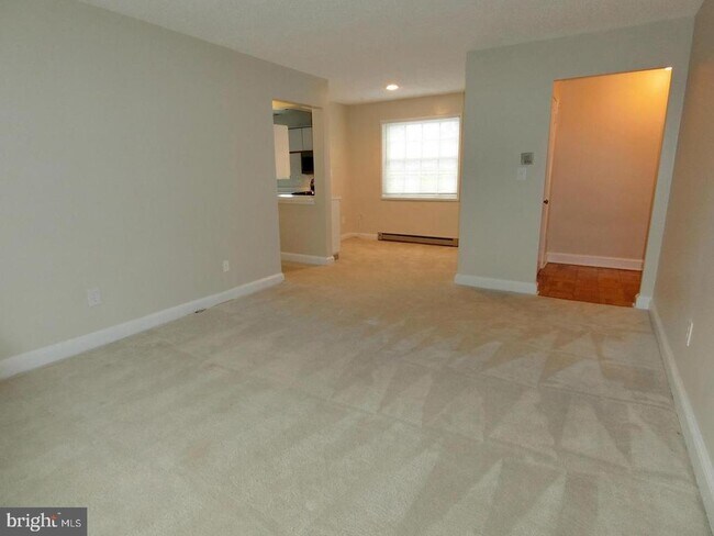 Building Photo - 1734 W Abingdon Dr