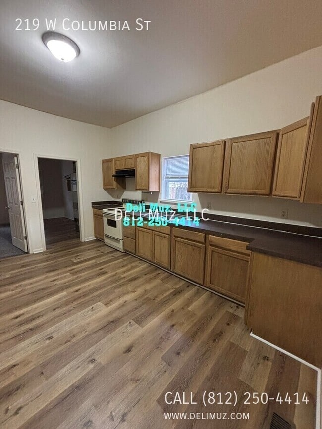 Building Photo - 219 W Columbia St