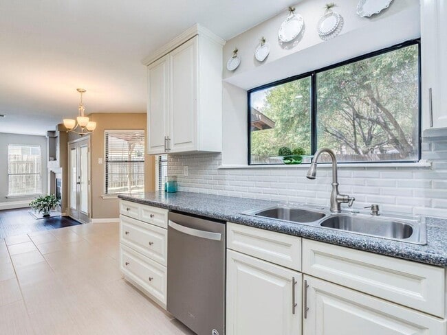 Building Photo - 12328 Thompkins Dr