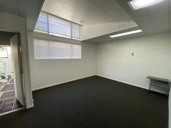 Building Photo - 800 B St