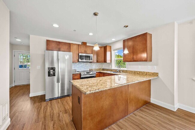 Building Photo - 4 bedrooms, 2.5 bathrooms with attached garage. This large unit is 3 floors!  Rent of $2900.00 in...