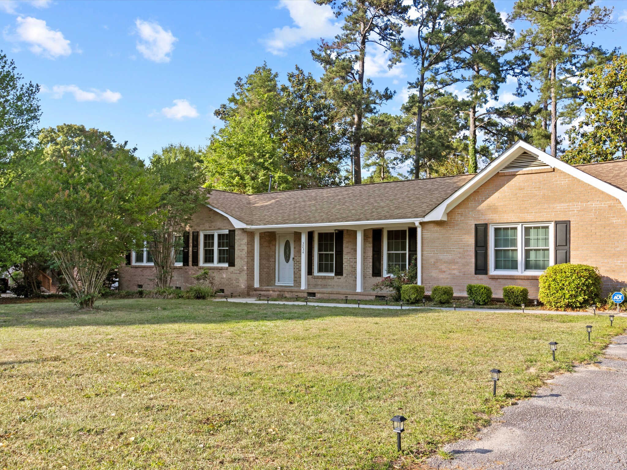 Building Photo - 3234 Hunter Dr