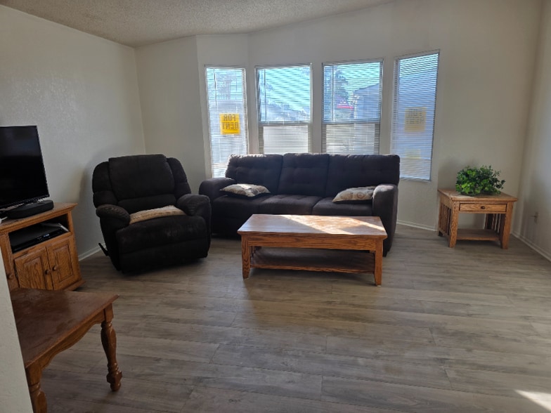 Building Photo - 1840 E Torrey Pines Ln