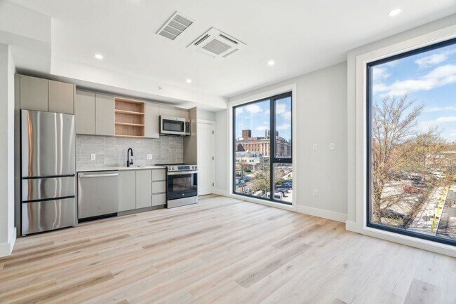 Building Photo - Stunning Studio Apartment in University City