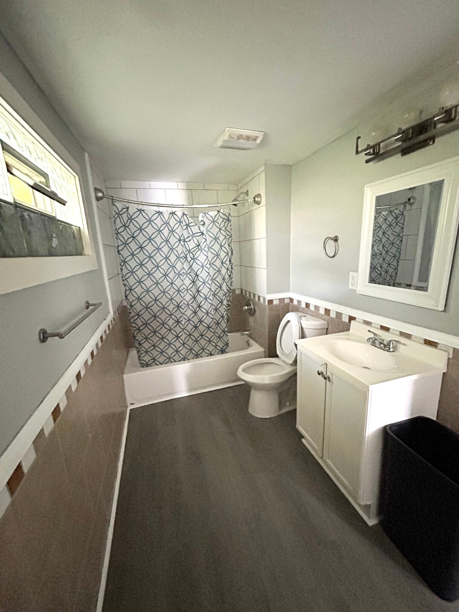 Building Photo - 3557 Evergreen Ave