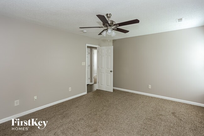 Building Photo - 933 Milkwood Ln