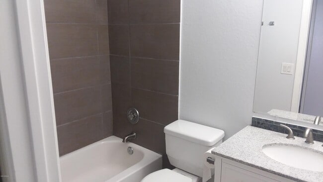 Building Photo - 2910 E Brookwood Ct