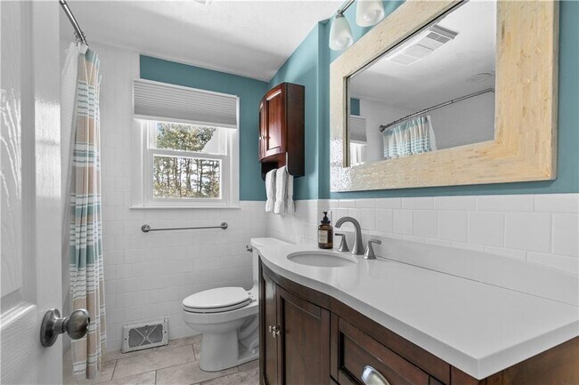 Building Photo - 60 Knollwood Cir