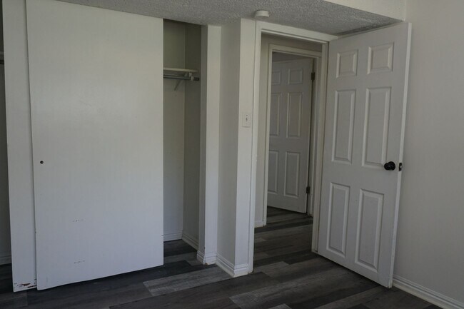 Building Photo - 117 W 250 N
