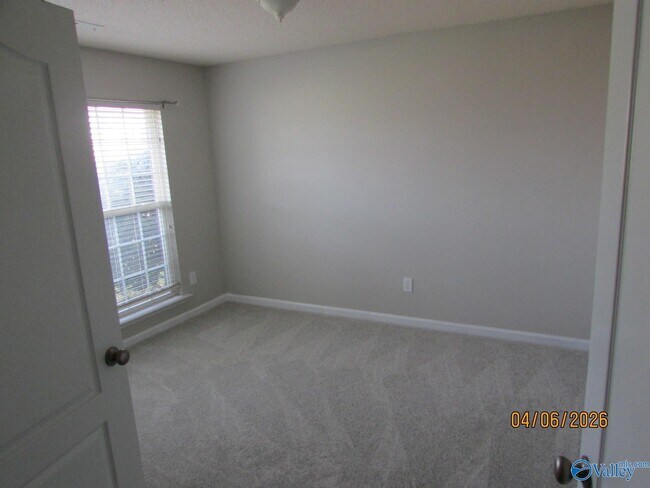 Building Photo - 226 Shadow Ct SW