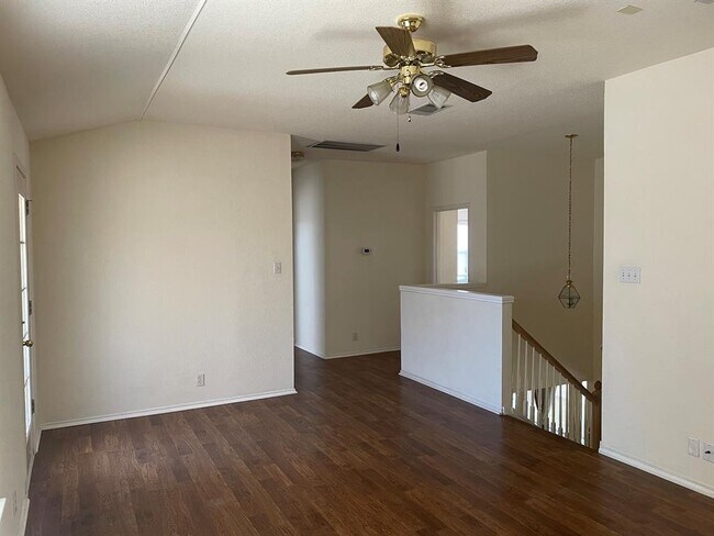 Building Photo - 5000 Cleves St