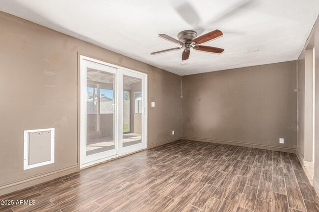 Building Photo - 3823 W Lawrence Rd