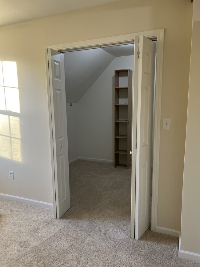 Building Photo - 9 Apple Blossom Ln