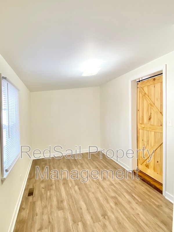 Building Photo - 619 Brewer St