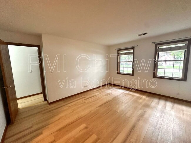 Building Photo - 225 Charleston Ct