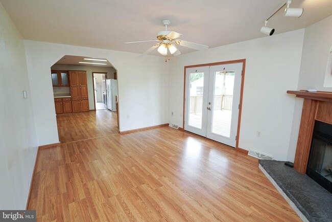 Building Photo - 12179 Country Dr