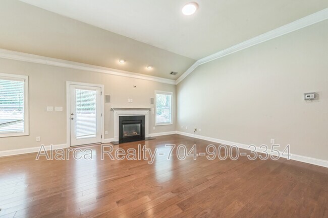 Building Photo - 1016 Ridgehaven Rd