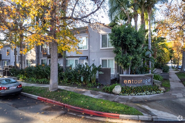 355 N Maple St - Entourage