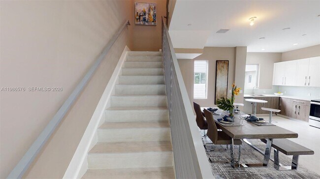 Building Photo - 626 NE 12th Ave