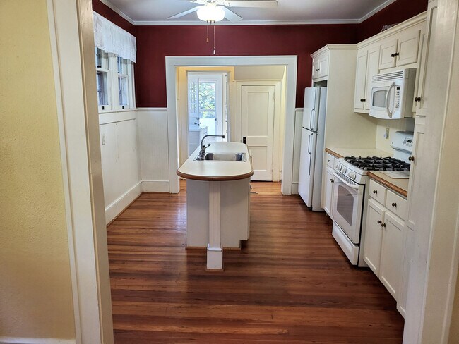 Kitchen - 18 Poinsett Ave