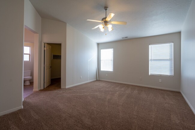 Building Photo - Beautiful 3 Bedroom Home Near Snow Canyon Parkway