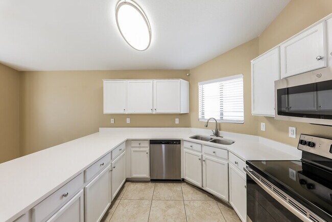 Building Photo - 15538 W Lisbon Ln