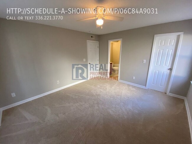 Building Photo - Pristine 2 Bed / 2 Bath Condo on Glendale ...