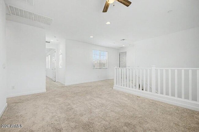 Building Photo - 670 S Owl Dr