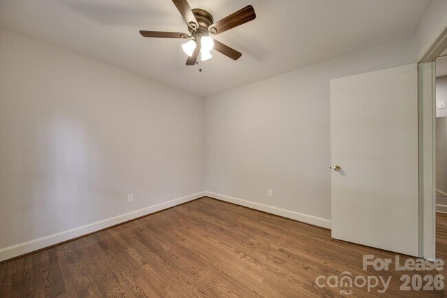 Building Photo - 6700 Castlegate Dr