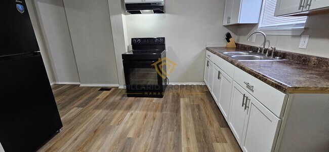 Building Photo - 933-935 N Dearborn St