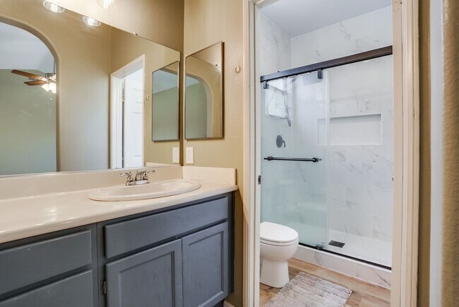 Building Photo - 3 Bedroom Home in Cul De Sac Available Now...