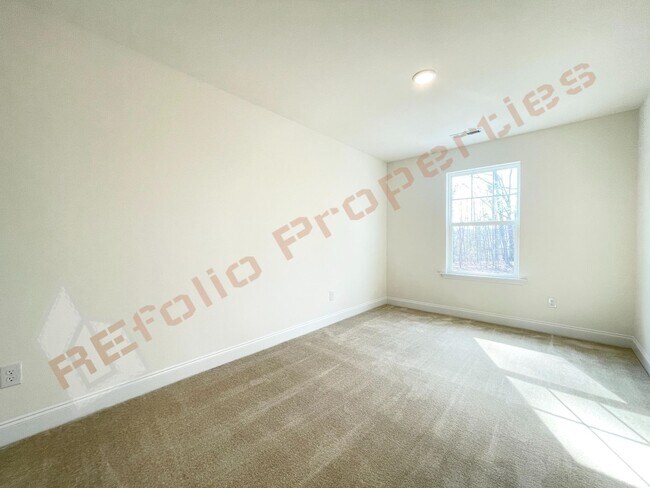 Building Photo - Modern Comfort Meets Peaceful Living—Stunning 3 Bedroom Townhome Near Downtown Raleigh Available ...