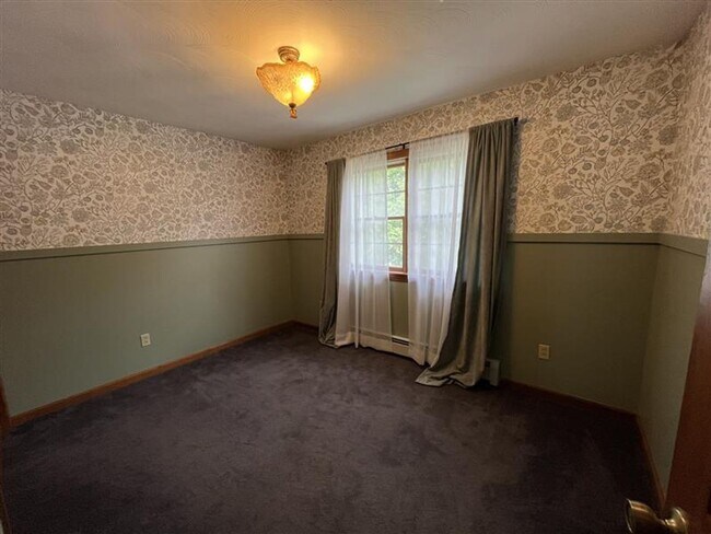 Building Photo - Three Bedroom Single Family House for Rent...