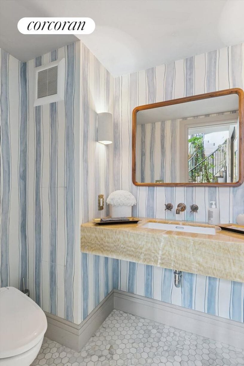 Building Photo - 190 Riverside Dr