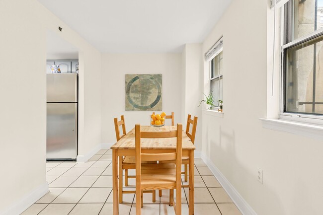 Building Photo - Spacious & Conveniently Located 2br/2ba on U St Corridor!