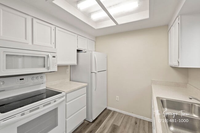 Building Photo - La Jolla 2BD Two-Story Townhome convenient...