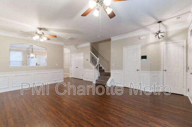 Building Photo - 9344 Greenheather Dr